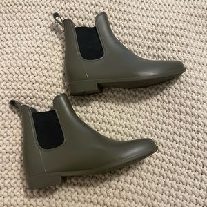 Target chelsea rain boot